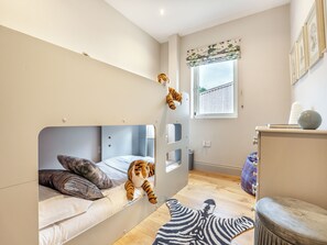 4 bedrooms, free WiFi, bed sheets
