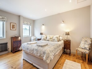 4 bedrooms, free WiFi, bed sheets - Ground Floor: 
Open plan living space. (Midgham)