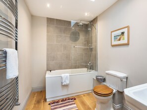 Towels - Ground Floor: 
Open plan living space. (Midgham)