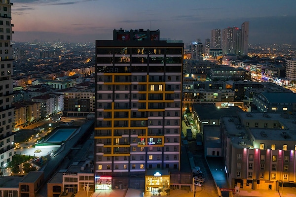 Fassade der Unterkunft – Abend/Nacht