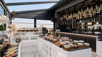 Daily buffet breakfast for a fee