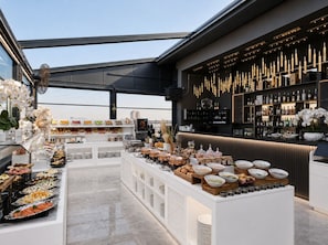 Desayuno buffet todos los días (con cargo)
