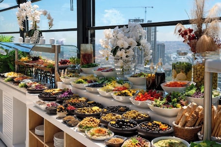 Restaurant. Days Inn & Suites by Wyndham Istanbul Esenyurt