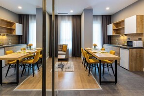 ห้องเอ็กเซกคิวทีฟสวีท, หลายเตียง, ปลอดบุหรี่ | บริการอาหารในห้องพัก