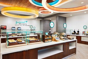 Free daily buffet breakfast - Embassy Suites by Hilton Atlanta Airport North (Hapeville)