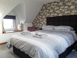 2 bedrooms, free WiFi, bed sheets - 2 bedroom accommodation in Balemore, near All Outer Hebrides (Balemore, near All Outer Hebrides)