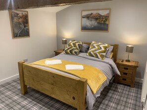 2 soverom, strykejern/-brett, reiseseng for barn og wi-fi (inkludert)