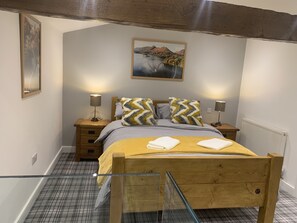 2 bedrooms, iron/ironing board, travel cot, free WiFi