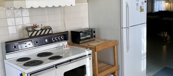 Alta Vista Lakefront Home: Walk to GOTL Strip, A\C, Priv. Beach, Sleeps 6-8-READ