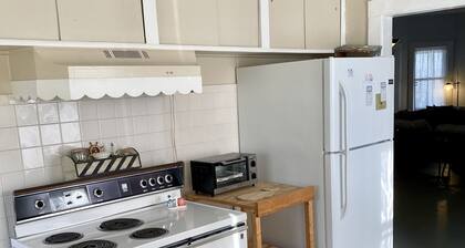 Alta Vista Lakefront Home: Walk to GOTL Strip, A\C, Priv. Beach, Sleeps 6-8-READ
