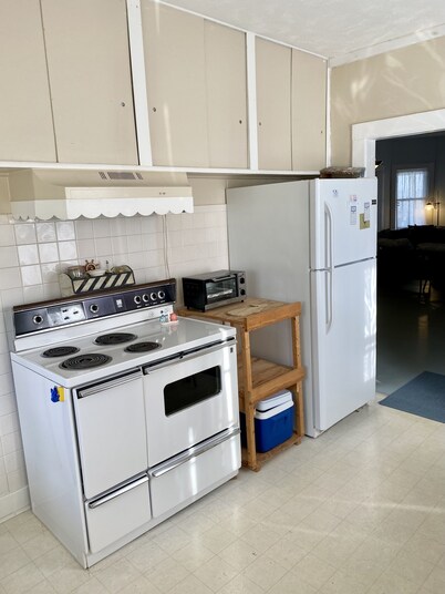 Alta Vista Lakefront Home: Walk to GOTL Strip, A\C, Priv. Beach, Sleeps 6-8-READ