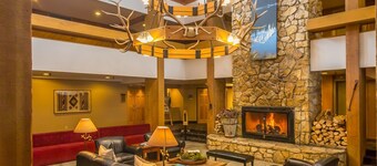 Bear Cave- Big Sky Shoshone Ski in/Out condo