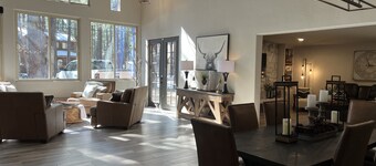 Pinetop Forest Retreat  Luxe Cabin with Spa & Game Room