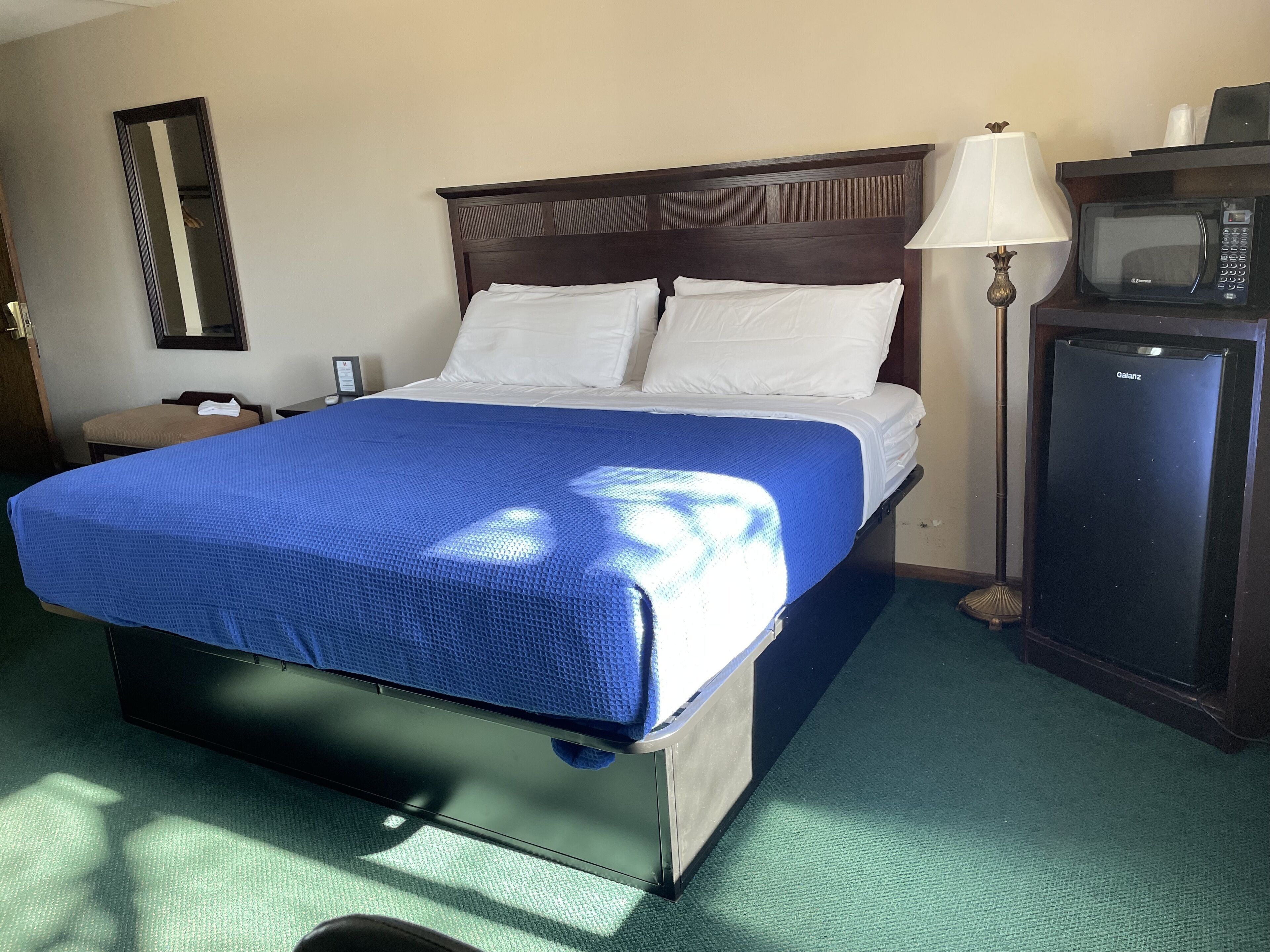 Iron/ironing board, free WiFi, bed sheets
