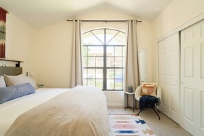 3 bedrooms, desk, iron/ironing board, travel crib