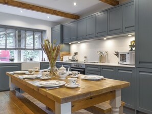Dishwasher, highchair - 3 bedroom accommodation in Ripponden (Ripponden)