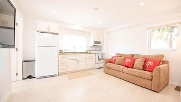 House, 5 Bedrooms | Private kitchenette