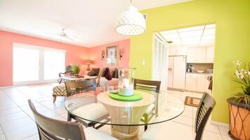 House, 5 Bedrooms | Dining