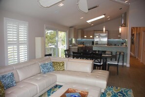 House, 4 Bedrooms | Living room