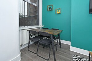 House, Private Bathroom | Lounge