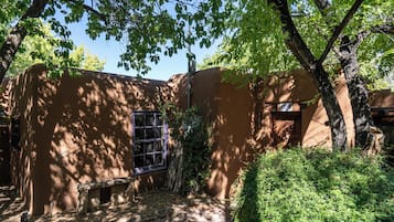 House (2 Bedrooms) | Property amenity