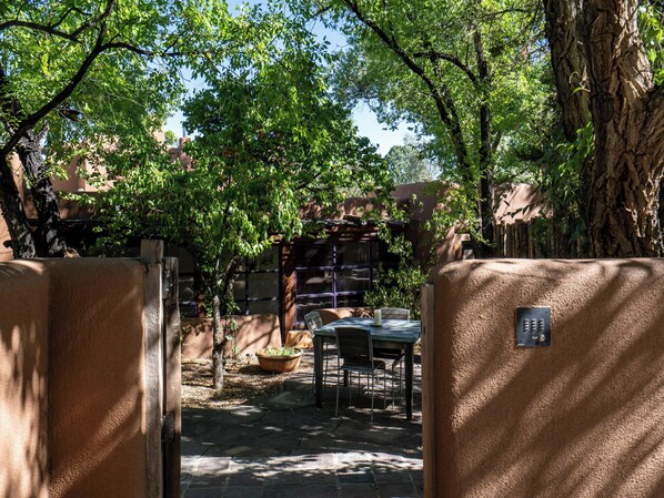 House (2 Bedrooms) | Property amenity