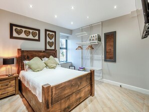 4 bedrooms, free WiFi, bed sheets, wheelchair access