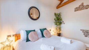 4 bedrooms, free WiFi, bed sheets, wheelchair access