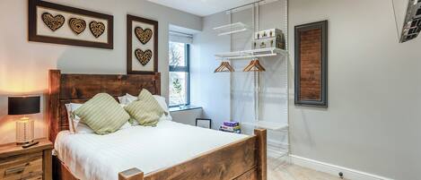 4 bedrooms, free WiFi, bed sheets