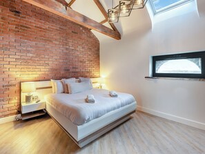 4 bedrooms, free WiFi, bed sheets, wheelchair access