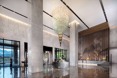 Lobby. Ramada Plaza by Wyndham Zhenghe