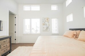 2 bedrooms, iron/ironing board, WiFi