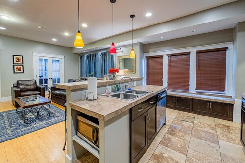 Downtown Adobe - 3 bedroom