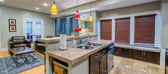 Downtown Adobe - 3 bedroom