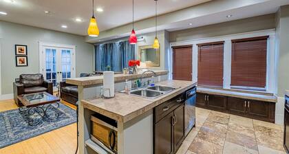 Downtown Adobe - 3 bedroom