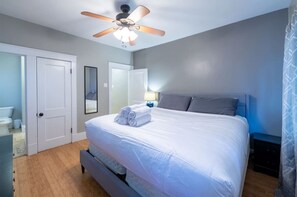 3 Schlafzimmer, Schreibtisch, Bügeleisen/Bügelbrett, WLAN