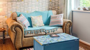 Living area - Two Peas in a pod is a perfect romantic getaway in Aberaeron. (Aberaeron)