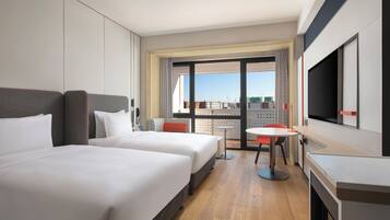Minibar, desk, soundproofing, free WiFi