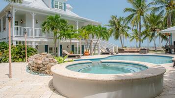House, 5 Bedrooms | Pool