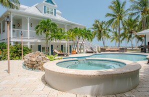 House, 5 Bedrooms | Pool