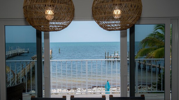 Maison, 5 chambres | Balcon