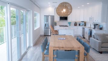 House, 5 Bedrooms | Dining
