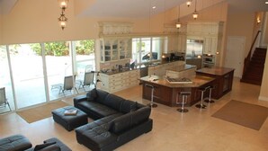 Interior detail - Turtle Nest Estate by Florida Keys Luxury Rentals (Islamorada)