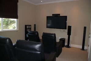 House, 4 Bedrooms, Beach View | Living room
