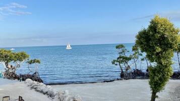 House, 3 Bedrooms | Beach | Private beach