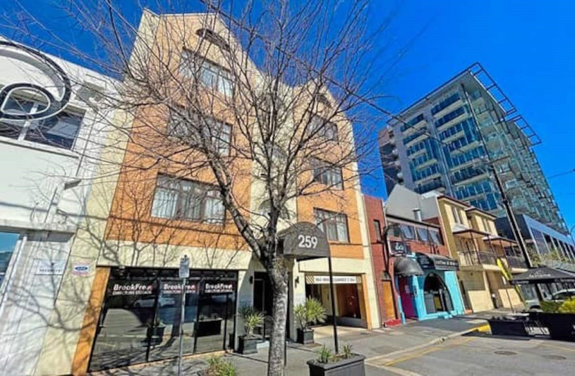 Shopping! Foodies! City Adventure! City Skyline Views! Parking!