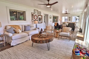 Smart TV, fireplace, video games, table football - The Grandview- Family and Pet Friendly  (Fort Ann)