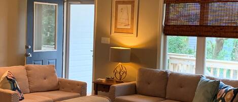 Téléviseur connecté, jeux vidéo, table de ping-pong, livres