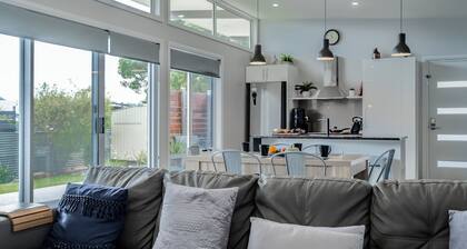 Amaroo 2 - Freycinet Holiday Houses