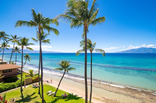 Amazing Oceanfront Views from 2bd/2bath Top-Floor Condo with A/C